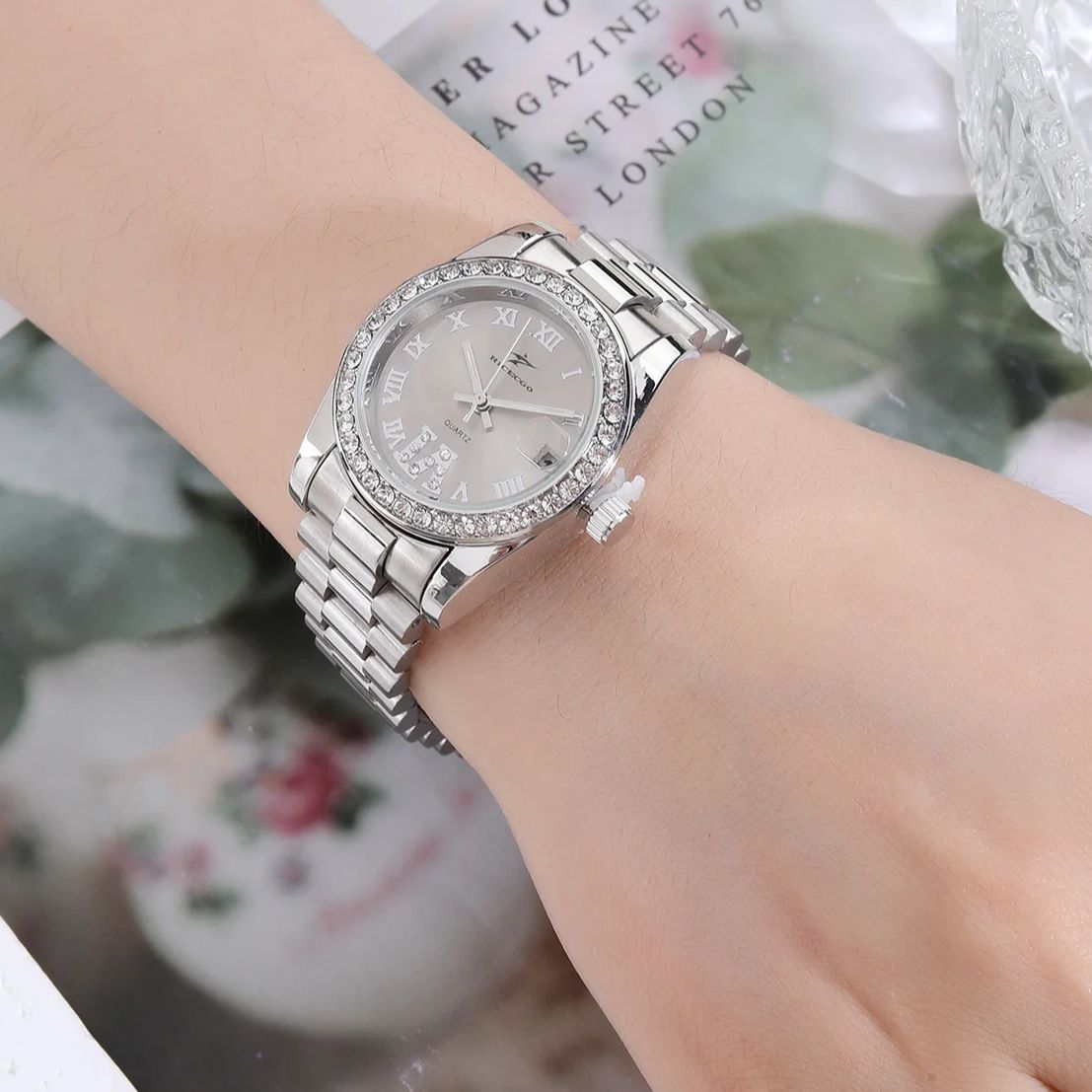 A ladies' quartz watch with al - Watch Bezel Insert incelemesi ve fiyatı