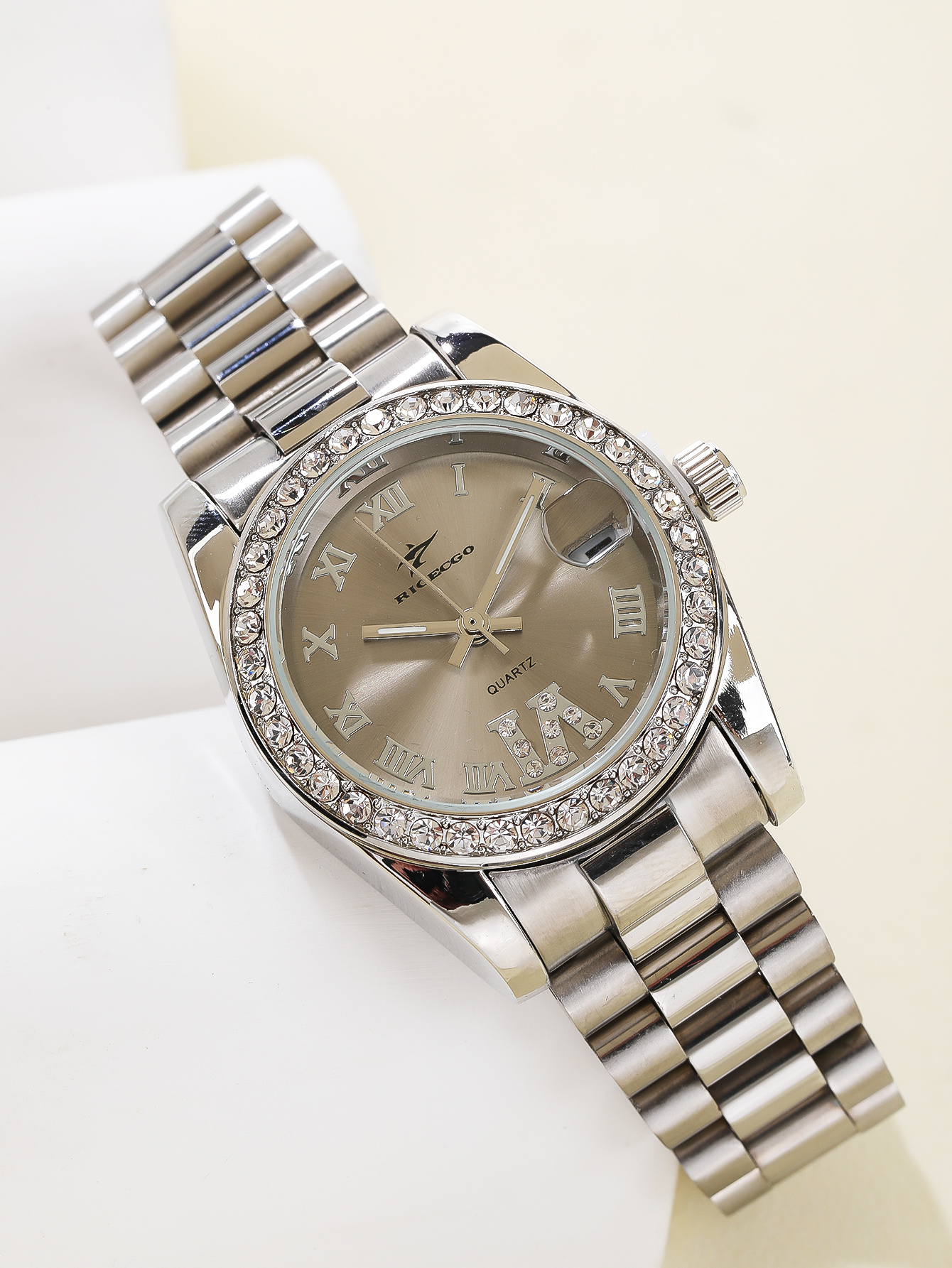 A ladies' quartz watch with al - Watch Bezel Insert incelemesi ve fiyatı